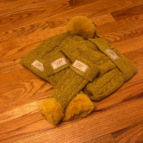 uggs hats and scarf and gloves